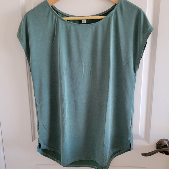 Green Envelope Tops - Green Envelope Tshirt Size Medium